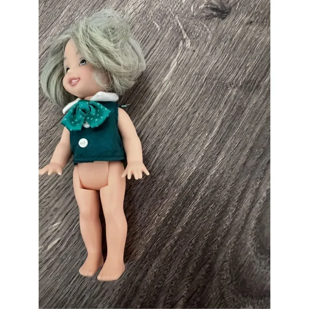 Barbie  Vintage Toys Alice in Wonderland Doll top In Green  4” 1994